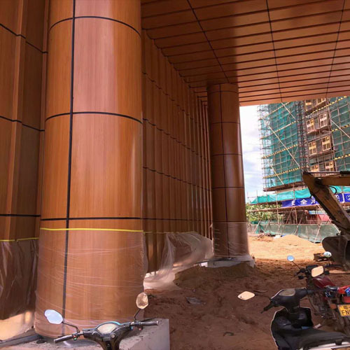 木(mù)纹包柱铝單(dan)板